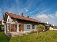 Großes freistehendes, sofort freies, gepflegtes Haus mit Garten in Süd-Lage für 1 bis 2 Generationen - Geisenhausen
