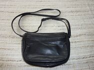 kleine schwarze Handtasche 10 € VB + Versand - Schwabach