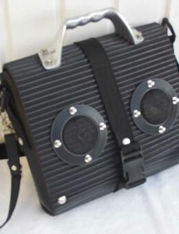 Tasche in Boombox-Optik schwarz ca. 27x25x6 cm 8,- - Flensburg