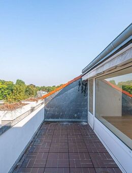 4 Zimmer bezugsfertige, renovierte Dachgeschosswohnung in Schmargendorf mit Dachterrasse - Berlin