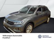 VW T-Roc, 1.0 TSI FrontAssist, Jahr 2023 - Frankfurt (Main)