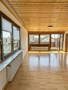 Bezugsfreie Dachgeschosswohnung mit sonniger Loggia - Ostfildern