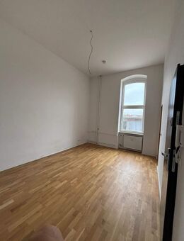1-Zimmer WE, mit tollem Bad und sehr ruhig gelegen, mit Pantryküche und Parkett, neu renoviert und saniert, gerne auch kurzfristig erreichbar - Luckau