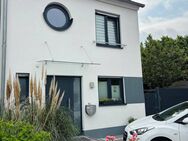 KfW Effizienzhaus 70 % "Doppelhaushälfte mit 3 Stellplätzen und Garten in Kamp-Lintfort Niersenbruch" - Kamp-Lintfort