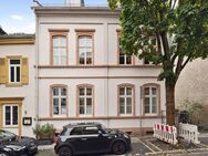 Charmante Altbauwohnung: 3 Zimmer mit Sonnenbalkon zum grünen Innenhof - im Herzen von Bad Homburg - Bad Homburg (Höhe)