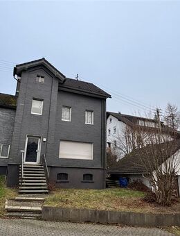 Renovierungsbedürftiges Zwei-Familienhaus in Welschen Ennest! - Kirchhundem