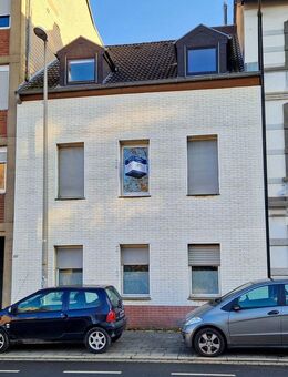 Zweifamilienhaus mit freier großer Wohnung, kleinem Garten + Garagengrundstück in Düren, Tivolistr. - Düren