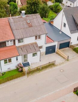 Doppelhaushälfte in Vohenstrauß für Eigennutzer oder als renditestarke Anlage? Sie entscheiden! - Vohenstrauß