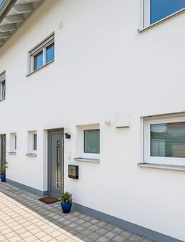 Neubau von 2023 - Reihenendhaus mit Einzelgarage und Stellplatz - PV und Speicher - TOP-Modern ! - Todtenweis