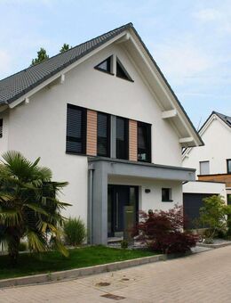 Freistehendes Einfamilienhaus mit Doppelgarage und Gartenanlage (KfW Effizienzhaus 55) - Dinslaken