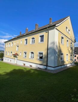 Sofort frei + Helle 4-Zimmer-Wohnung im 1. OG mit eigenem Garten in idyllischer Lage - Amberg