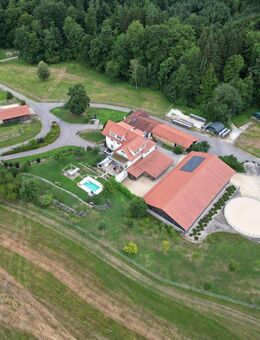 RESIDENZ DIE MAßSTÄBE SETZT*NEUWERTIG*REITHALLE*STALLUNGEN*GARAGEN*10HA LAND*POOL*EXKLUSIV!AUTARK! - Schwäbisch Gmünd