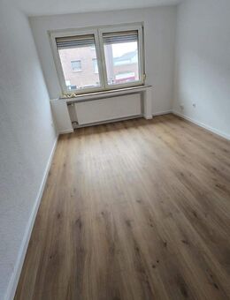 komplett renovierte 2,5 Zimmer Wohnung mit Balkon und neuem Bad - Dinslaken
