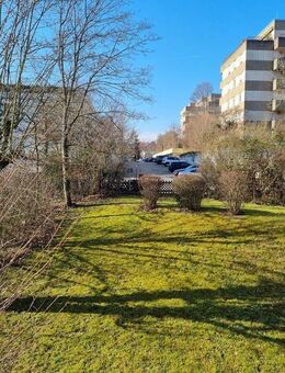 "Aufzug, Balkon & Stellplatz - gepflegte 1-Zi.-Wohnung am grünen Stadtrand von Stuttgart-Botnang" - Stuttgart