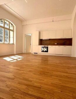 Attraktive Stadtwohnung in Halle: 4-Zimmer mit Balkon, EBK und 2 Bädern - Halle (Saale)