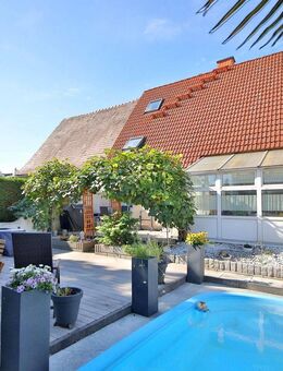 Einfamilienhaus mit Pool und Sauna in Eggenstein - Eggenstein-Leopoldshafen