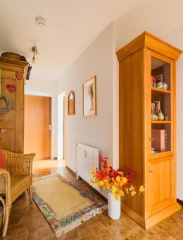 Gemütliche 2,5-Zimmer-Wohnung mit Balkon und Garagenstellplatz! - Kirchheim (Teck)