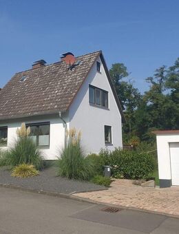 Freistehendes Einfamilienhaus mit Keller, Garten & Garage - Schauenburg