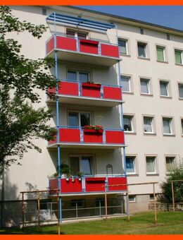 Komplett renovierte Wohnung in ruhiger, grüner Lage! Küche und Bad mit Fenster // West-Balkon! - Gera