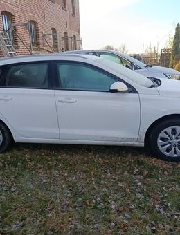 Hyundai i30 Kombi weiß - Burg Stargard