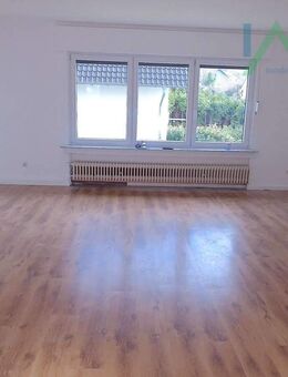 Vermietetes 4 Parteienhaus mit Garten und Garagen in guter Lage - Hachenburg