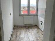 Schöne helle frisch renovierte und sofort verfügbaren, 3 Zimmerwohnung mit Balkon - Heldrungen