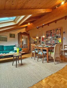 Charmante Dachgeschosswohnung mit 3 Zimmern im schönen Zentrum von Übersee - Übersee