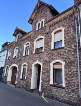 Handwerker an der Mosel aufgepasst! Großes Einfamilienhaus mit historisch wertvoller Fassade in Klotten! - Klotten