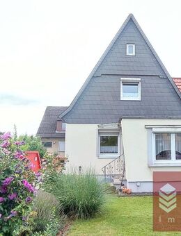 Elze: hübsche, sanierte Doppelhaushälfte in toller Lage - Elze