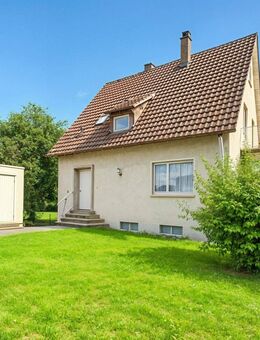 Gepflegtes Einfamilienhaus mit großzügigem Garten - inklusive Baugrundstück in Zell u. Aichelberg! - Zell (Aichelberg)