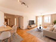 Helle Familien-Wohnung (oder WG) mit zwei West-Loggien zum ruhigen Innenhof - München