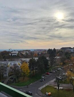 Moderne 3-Zimmer-Wohnung mit großem Balkon in der 7. Etage ist frei! - Wiesbaden