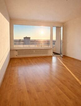 Helle 2-Zimmer-Wohnung mit Balkon und Tageslichtbad über den Dächern von Saarbrücken (Eschberg) - Saarbrücken