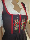 NEUw * ORIGINAL * Granny * VINTAGE * Nostalgie * Brauchtum * Folklore * Trachten * Stickerei * Volks- Oktoberfest * Dirndl- Kleid "SKANDAL" Gr. 34/ XS * dunkel- blau * rot * bunt * in 88499