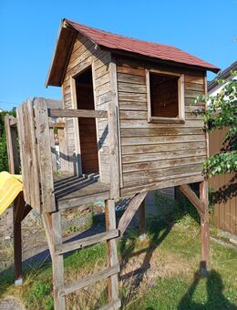 Holzhäuschen mit Rutsche für den Garten - Karlsruhe
