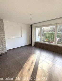 **Ruhig wohnen, zentral leben: Charmante 3-Zimmer-EG-Wohnung in Schorndorf** - Schorndorf (Baden-Württemberg)