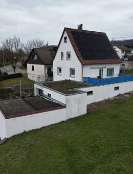 Helles 4,5 Zi. Einfamilienhaus mit großem Garten und 130 m² flexibel nutzbarer Gewerbefläche - Aalen