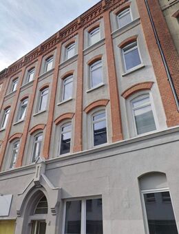 Attraktives Mehrfamilienhaus mit Gewerbeanteil in gut frequentierter Lage von Braunschweig – Entwicklungspotenzial! - Braunschweig