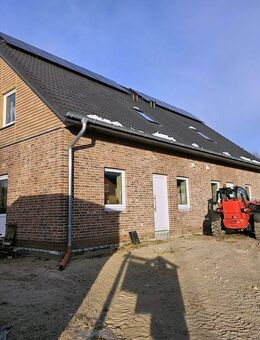 Dach: fertig. Dämmung: Eingeblasen. Photovoltaik: Angeschraubt! - Oster-Ohrstedt