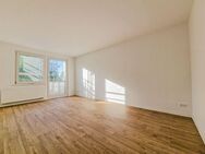 3-Raum-Wohnung mit Balkon - Neuvermietung nach Wohnungssanierung - Glauchau
