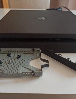 Playstation 4 Slim ohne Festplatte - Hamdorf