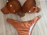 Sexy Bikini mit Muscheln - Hamburg Altstadt