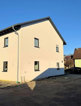 Sparsames KfW-55 EFH mit EBK - 3 Garagen und ausbaubaren Dachboden - Uehlfeld