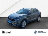 VW T-Roc, 1.5 TSI Life Rückkamera, Jahr 2023 - Gießen