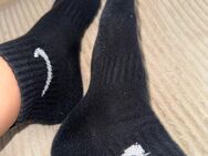 Getragene Socken nach langen Arbeitstag - Erfurt