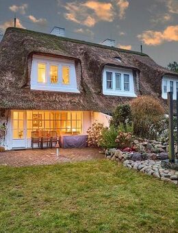 Endhaus unter Reet mit idyllischem Garten in guter zentraler Lage von Keitum - Sylt