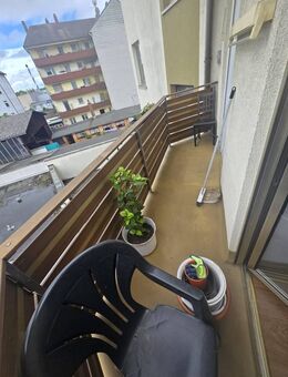 3-ZKB-Wohnung mit Einbauküche und zwei Balkonen - Mannheim