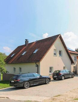 Zweifamilienhaus mit Einliegerwohnung, Gewerbehalle, Garagen, Werkstatt und Garten in ruhiger Lage - Duggendorf