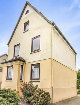 Bremen-Huckelriede: Zweifamilienhaus mit 2 Wohneinheiten einem Carport und großem Garten - Bremen