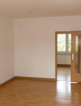 lichtdurchflutete helle 4-Raum-Wohnung in Saalfeld mit Balkon und Stellplatz - Saalfeld (Saale)